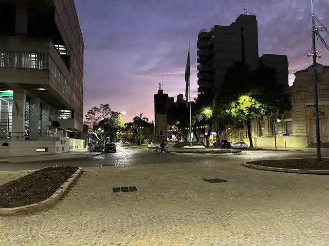 Frío extremo en la ciudad: el termómetro perforó el cero y dejó una de las marcas más bajas del año